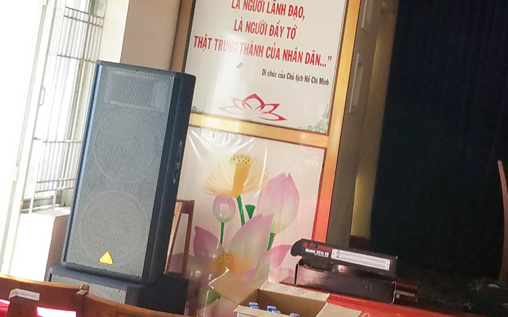  loa cột Behringer 