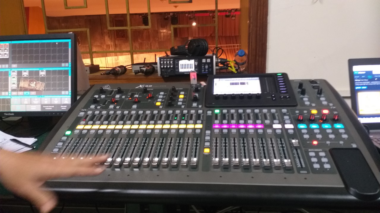 Mixer Behringer X32 tại Bảo tàng Hồ Chí Minh